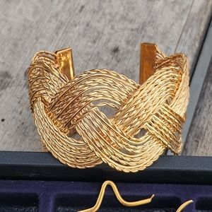 Open bangle bracelet